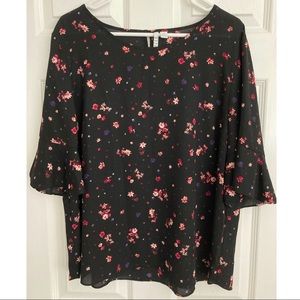 3/20 Elle Black Floral Blouse w/ Frilly 1/2sleeves